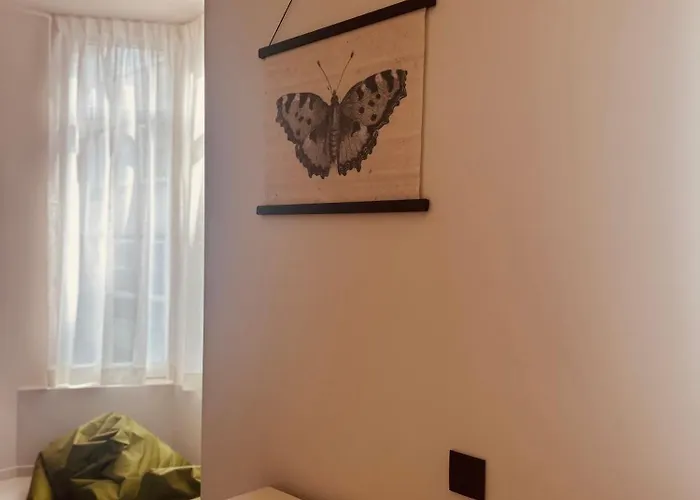 Christina's 1 Bed-first Floor 4 Min From