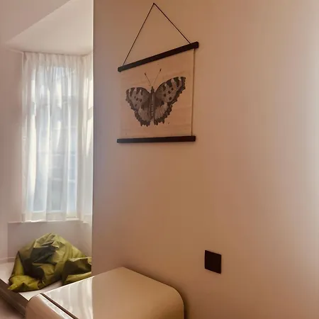 Christina's 1 Bed-first Floor 4 Min From