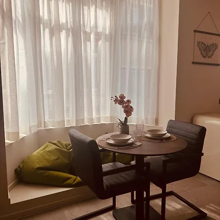 Christina's 1 Bed-first Floor 4 Min From Appartement