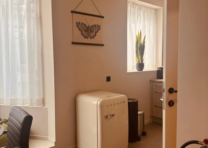 Christina's 1 Bed-first Floor 4 Min From *