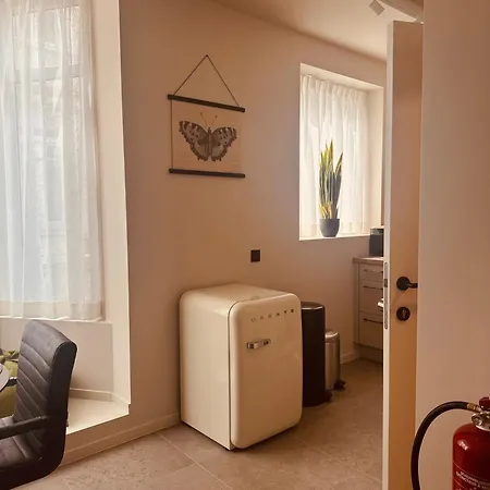 Christina's 1 Bed-first Floor 4 Min From *