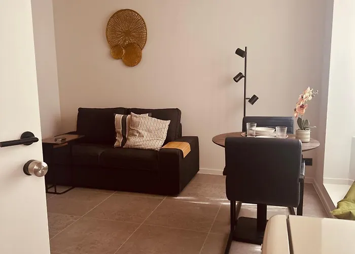 Christina's 1 Bed-first Floor 4 Min From Apartment *